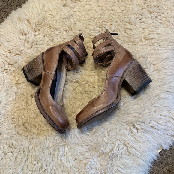 Freebird Randi - Picture 1 of 10